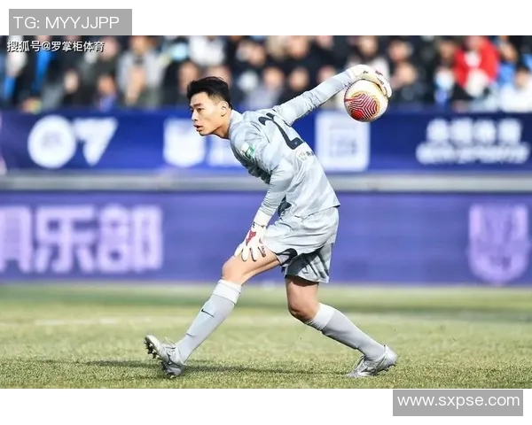 南通支云迎战青岛球队全力争胜期待精彩对决展现足球魅力