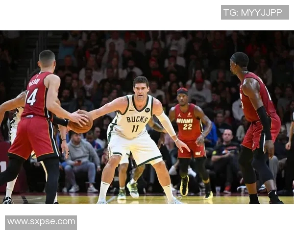 猛龙与雄鹿激战全场精彩录像回顾与赛后分析分享