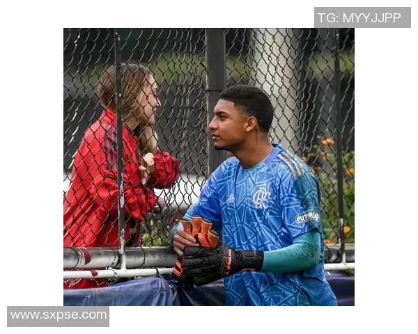 迈尼昂的崛起与挑战：探索这位门将如何改变足球格局与未来发展